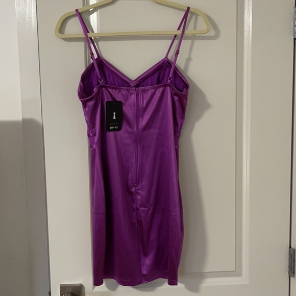 Satin & lace fitted dress - Picture 2 of 2